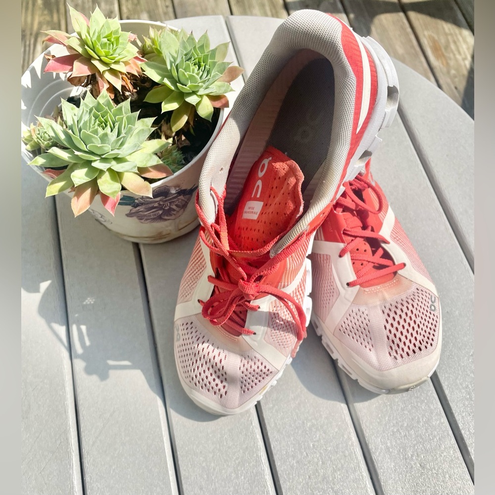 On Cloud Sneakers Women’s Size 9 Helion Orange Running Shoes- EUC